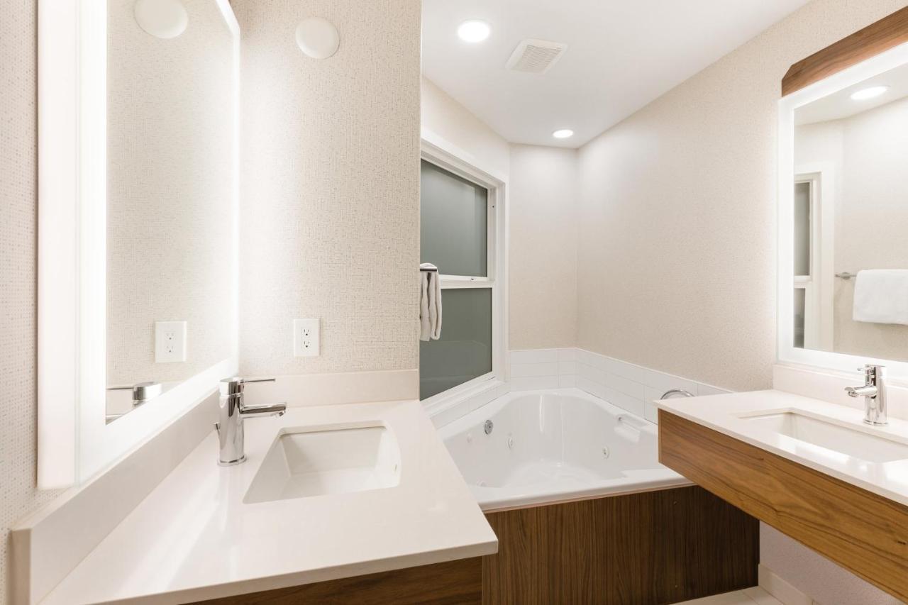 Holiday Inn Express Grande Prairie By Ihg Exteriér fotografie