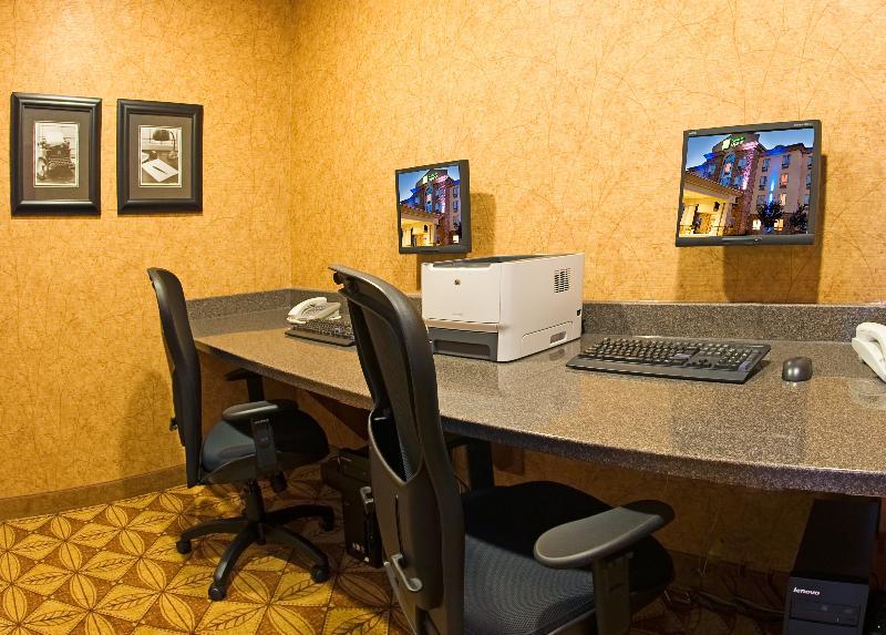 Holiday Inn Express Grande Prairie By Ihg Exteriér fotografie